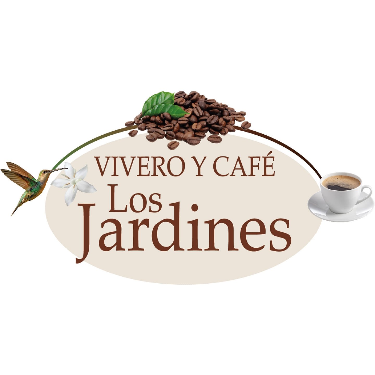 Un óvalo color beige, con letras color café, que dice: Vivero y Café Los Jardines. Están rodeadas por una taza de café, granos de café y un colibrí.